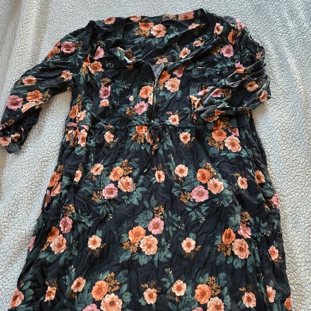 Supe cute floral Torrid dress size 2